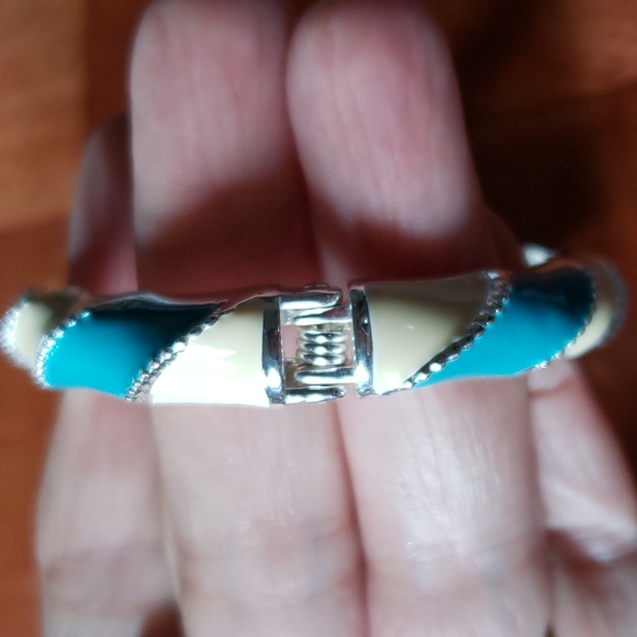 Blue/Cream Hinged Bracelet - Picture 5 of 8